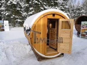 Smuk udendørs have sauna Iglu design om vinteren med panoramavinduet